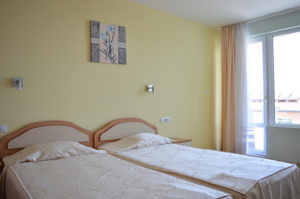 Family Hotel Coral Sozopol Quarto foto